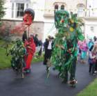 paradeenteringpiltonhousegrounds_small.jpg
